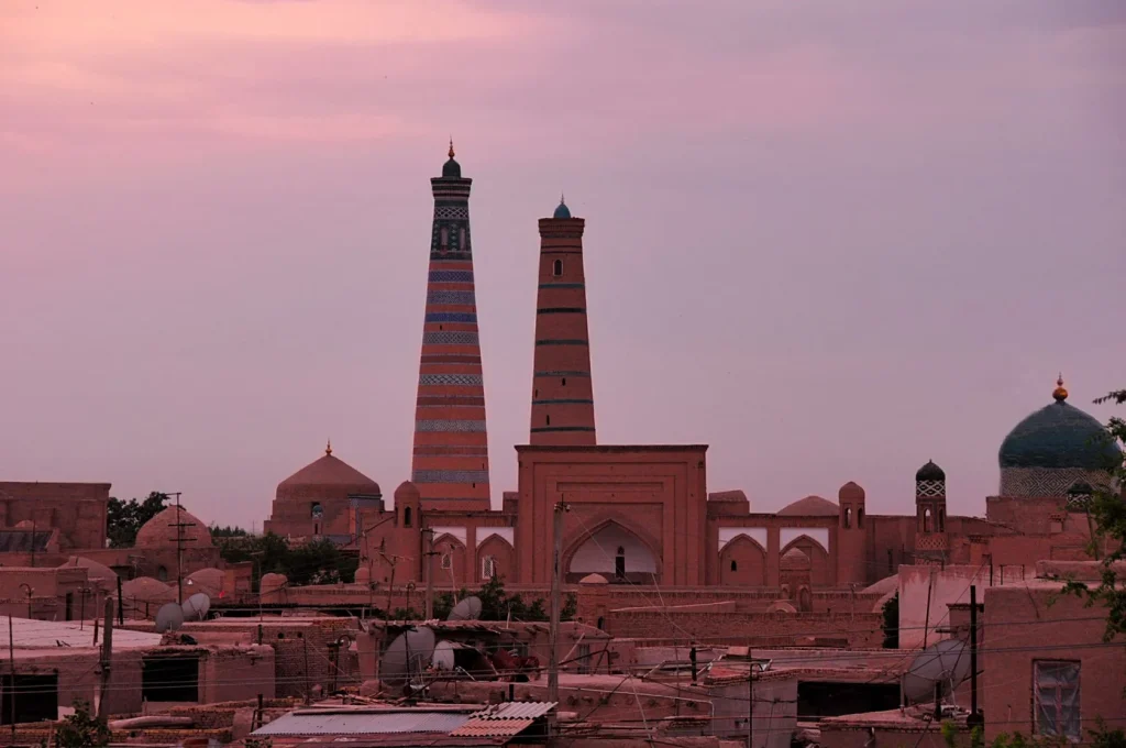 Uzbekistan: Sulle Tracce di Tamerlano Lungo Le Antiche Vie Della Seta